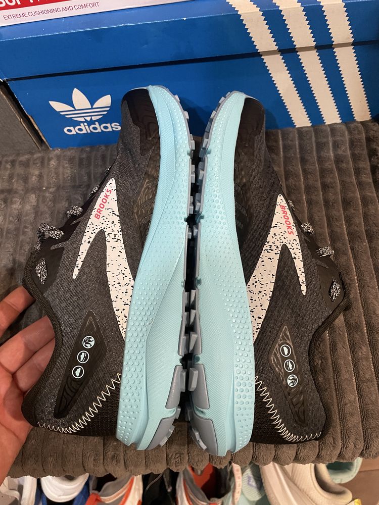Жіночі бігові кросівки Brooks Divide 4 39(25см) оригінал