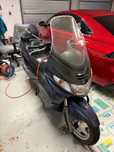Suzuki Burgman Sprzedam Suzuki Burgman AN250 z 2000 roku - Idealny skuter garażowany