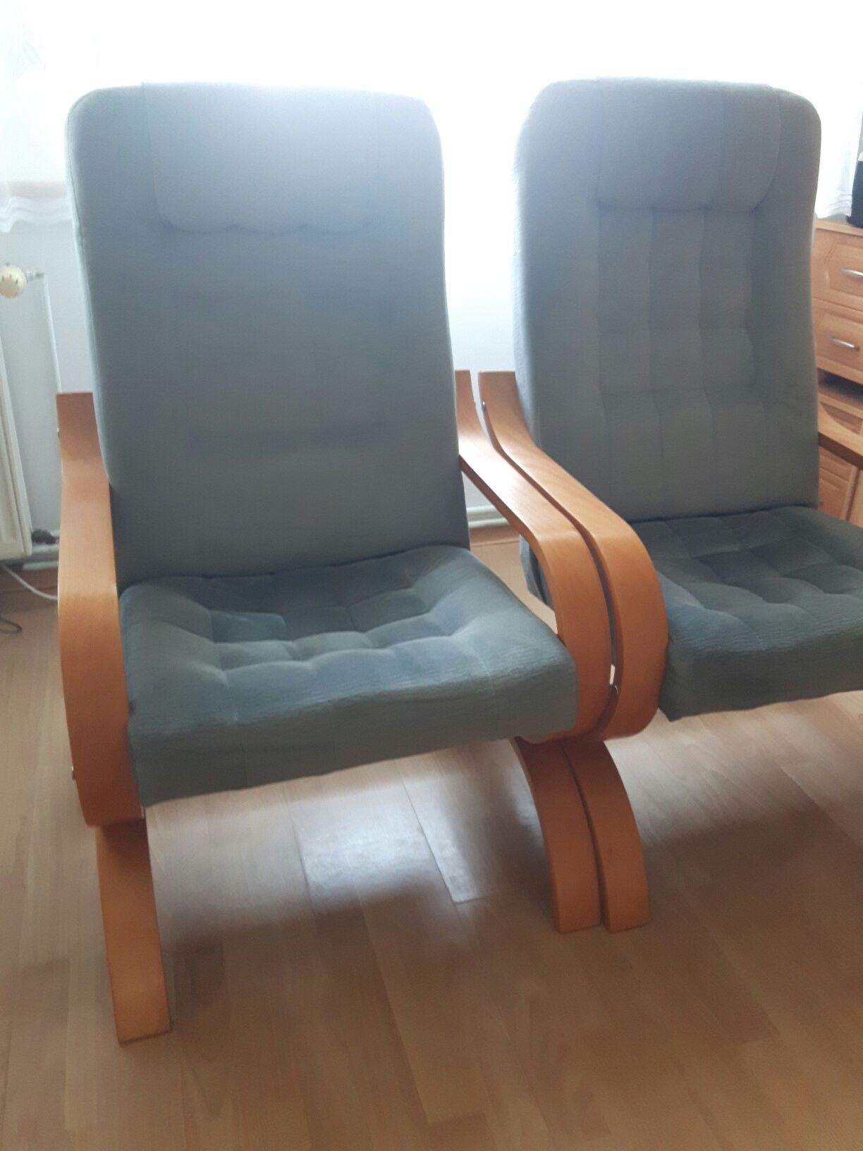 Fotele w kolorze stalowym