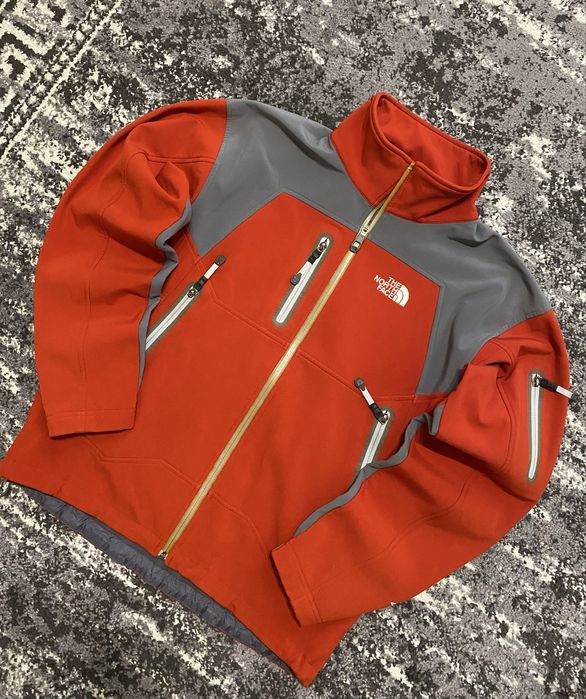 Куртка вітрівка The North Face М розмір софтшел на флісі