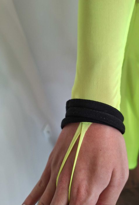 Sukienka do tańca latino żółta neonowa z czarnym niezdobiona