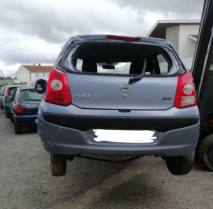 Nissan Pixio para peças