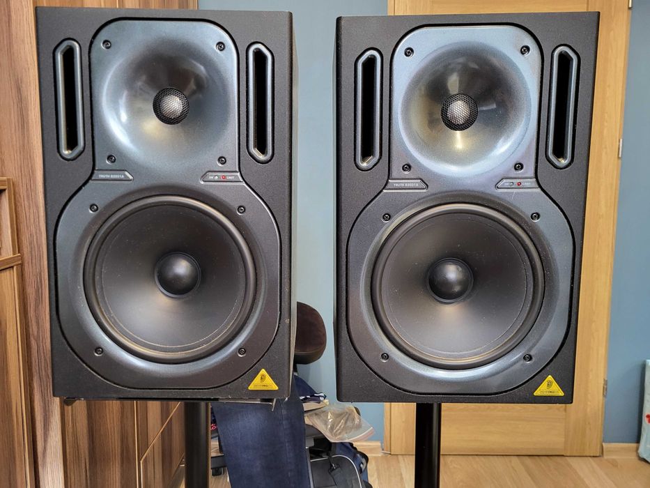 Monitory studyjne Behringer TRUTH B2031A – para – używane