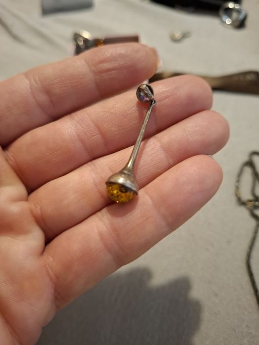 Zawieszka,stara z bursztynem