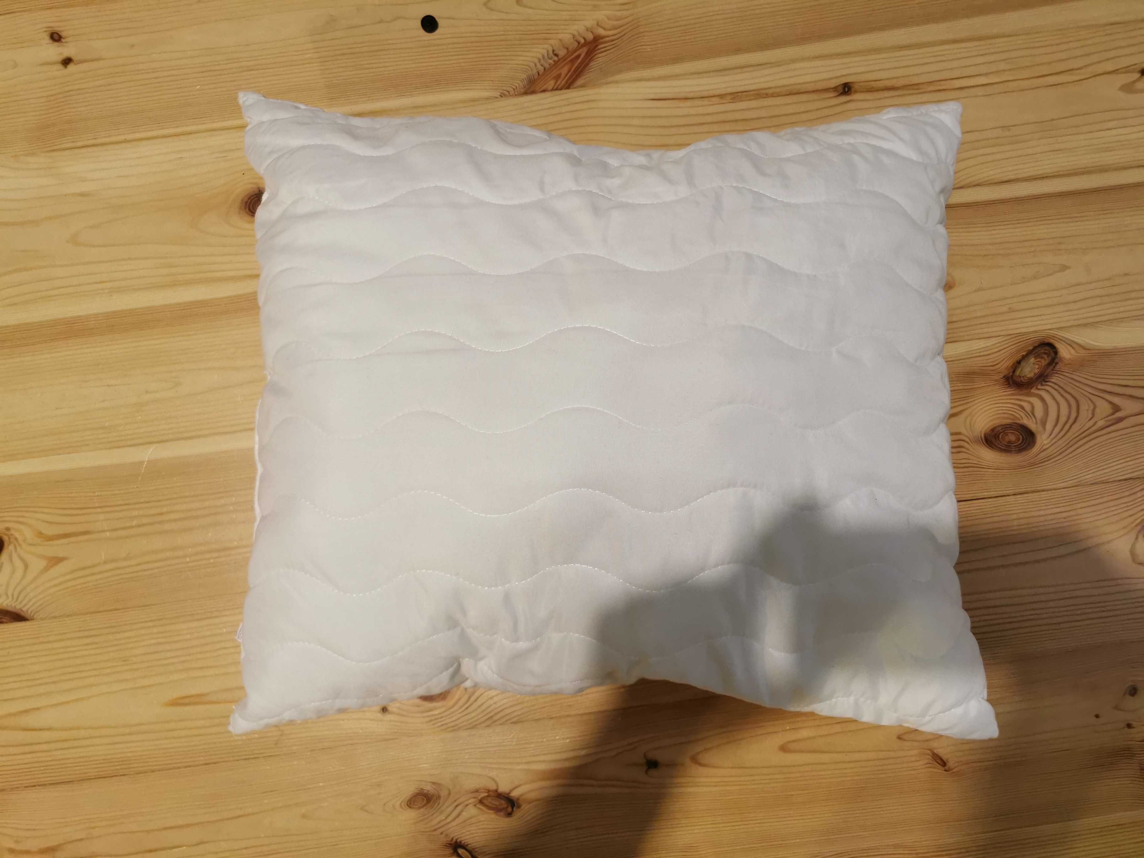 Zestaw kołdra 90x130 + poduszka 50x60 + 1 komplety pościeli