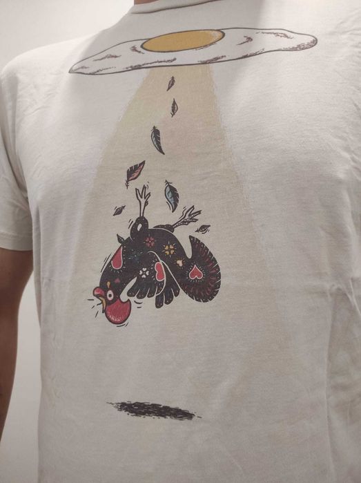 2 T-shirts da TYPOGRAPHIA (Tamanho XL mas Servem L) – Quase Novas