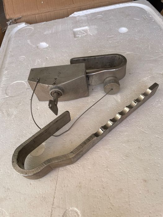 Fecho de segurança para semi-reboques