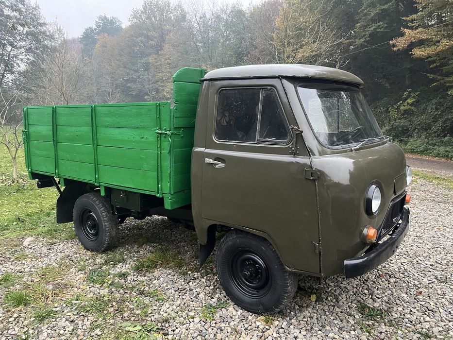 Уаз Бортовий 3303