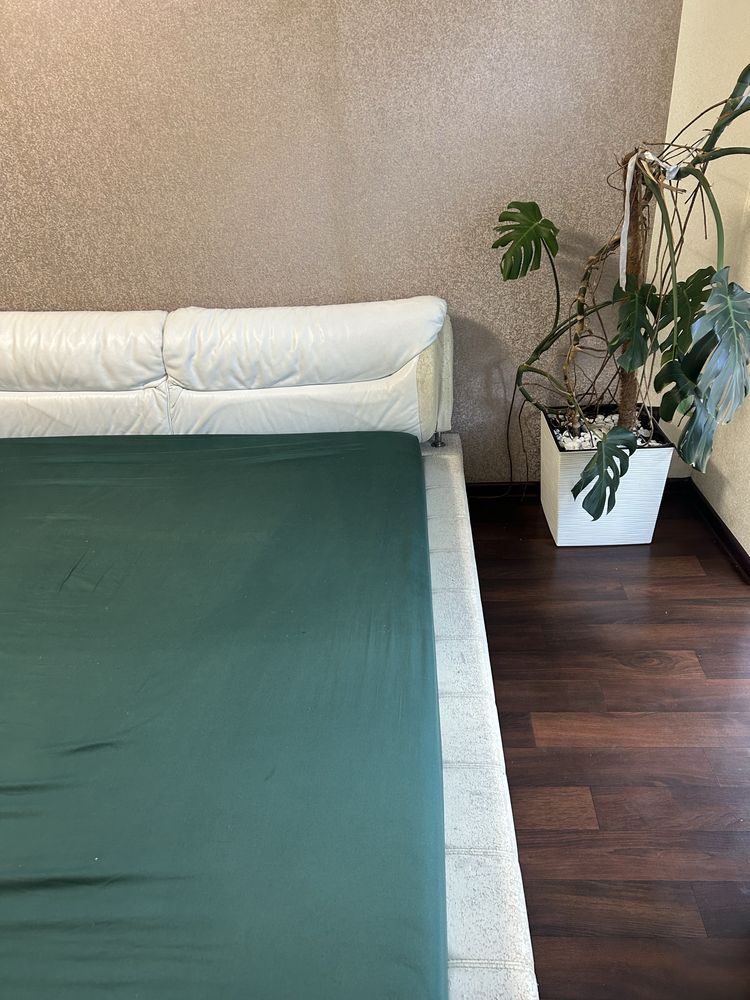 Продам кровать 210 на 250 /