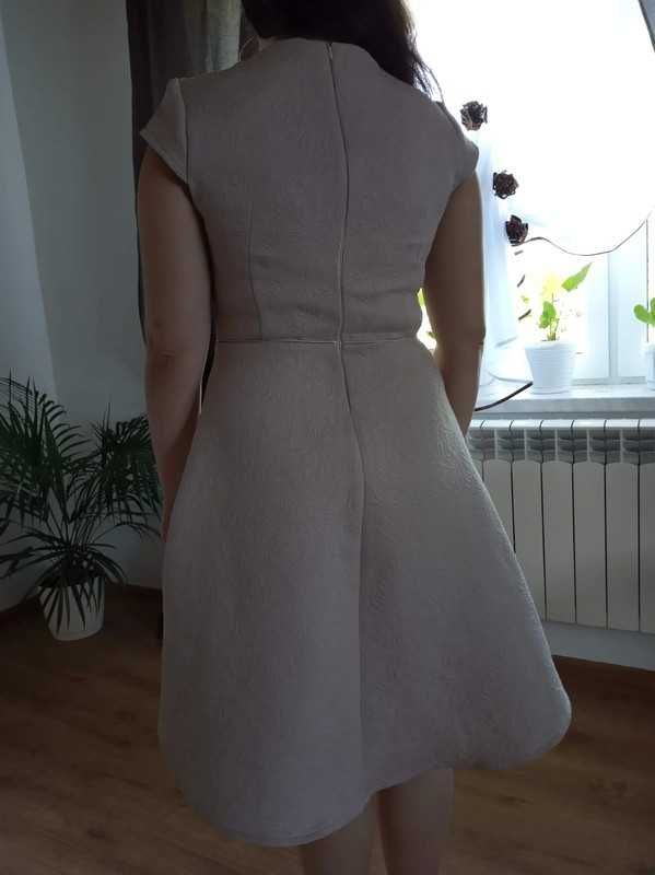Pudrowo-różowa sukienka rozmiar 42