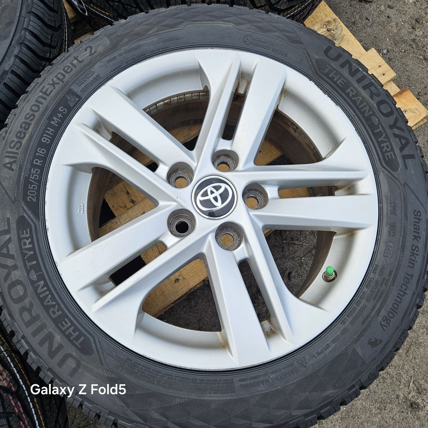 Koła całoroczne 205/55/16 Toyota Corolla XII 5x114,3 Nowe opony TPMS