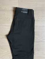 Męskie czarne spodnie firmy Pierre Cardin