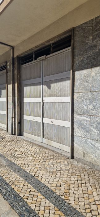 Garagem próximo casa benfica