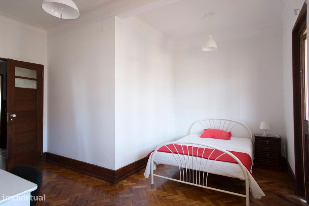 122741 - Quarto com cama de solteiro, com casa...