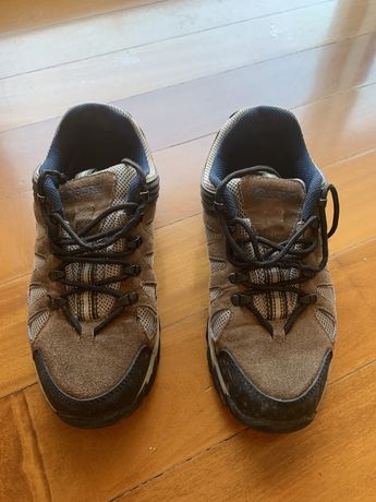 Sapatilhas/sapatos  de Trekking e caminhada