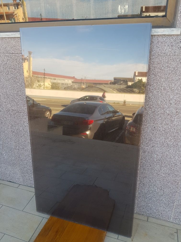 Vários vidros de cor castanho