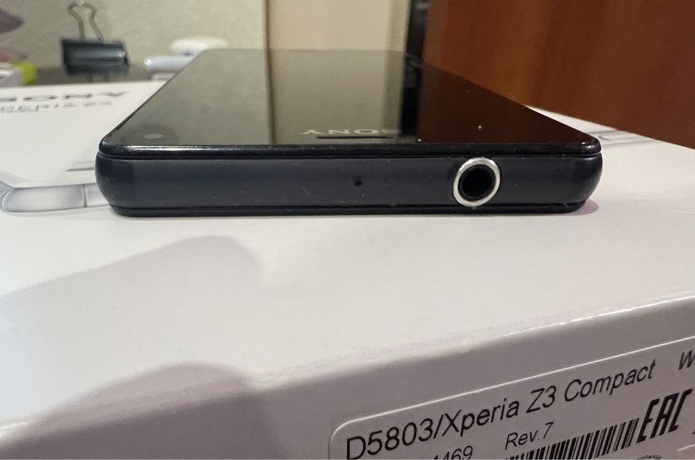 Телефон Sony Xperia Z3 compact