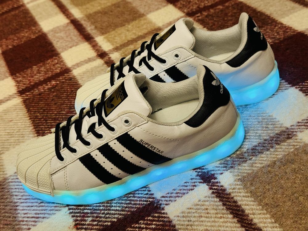 Жіночі кросівки Adidas Superstar з світлом, розмір 38