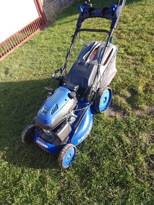 Kosiarka spalinowa z napędem