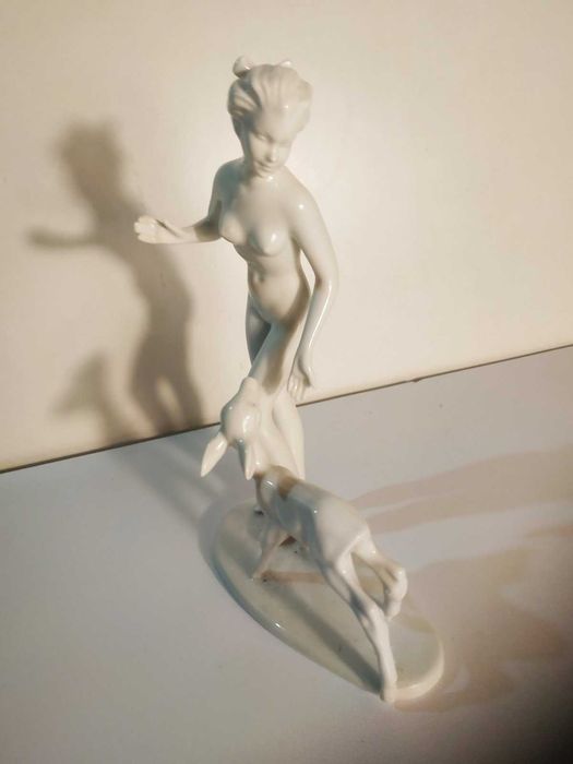 Статуэтка Девушка с олененком. Wallendorf Германия