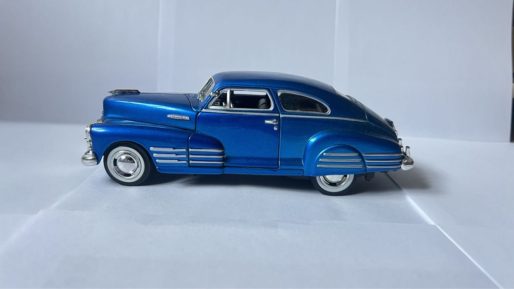 Масштабная модель авто Chevy Aerosedan Fleetline 1948 Motor Max 1/24