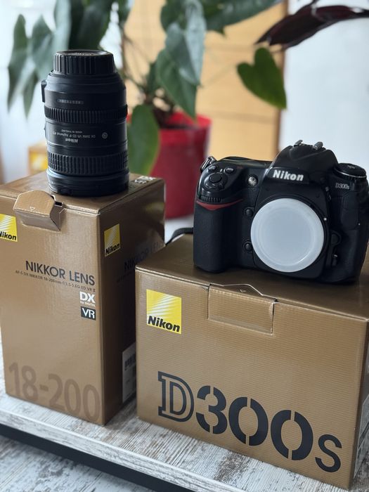 Nikon D300s + Nikkor 18–200 mm