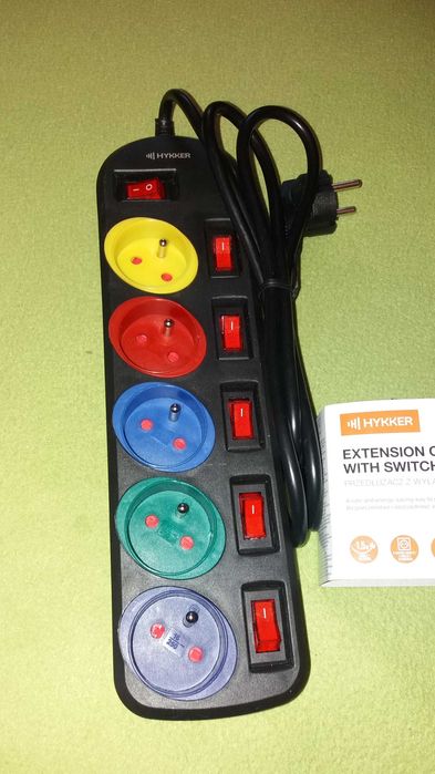 Przedłużacz z osobnymi wyłącznikami Hykker 1,5m 5 gniazd