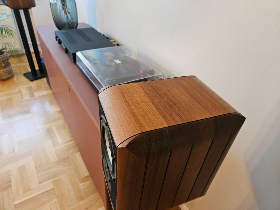 Kultowe kolumny podstawkowe Audiowave 141se + statywy gratis