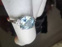 Złoty pierścionek Pandora z topazem prawdziwym i brylantami