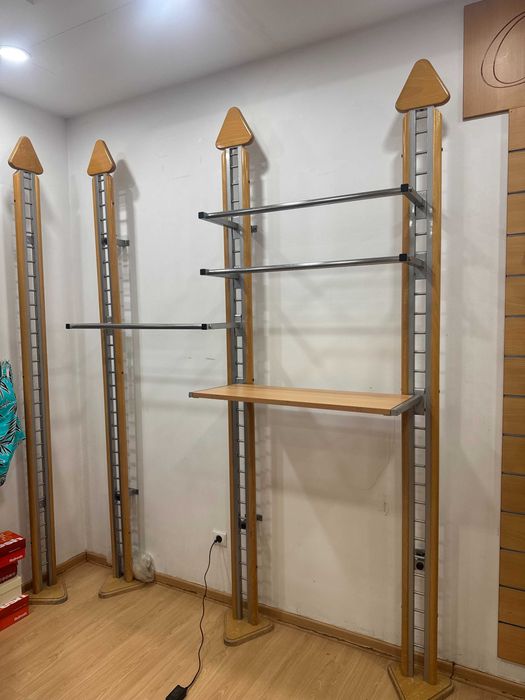 Estruturas de parede para exposição.