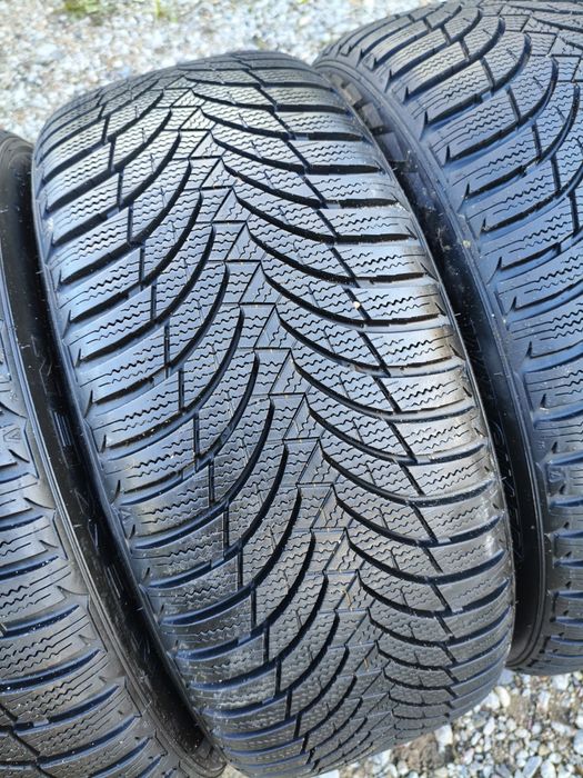 Opony Zimowe Nexen 225/50/17 dot2820  Jak nowe