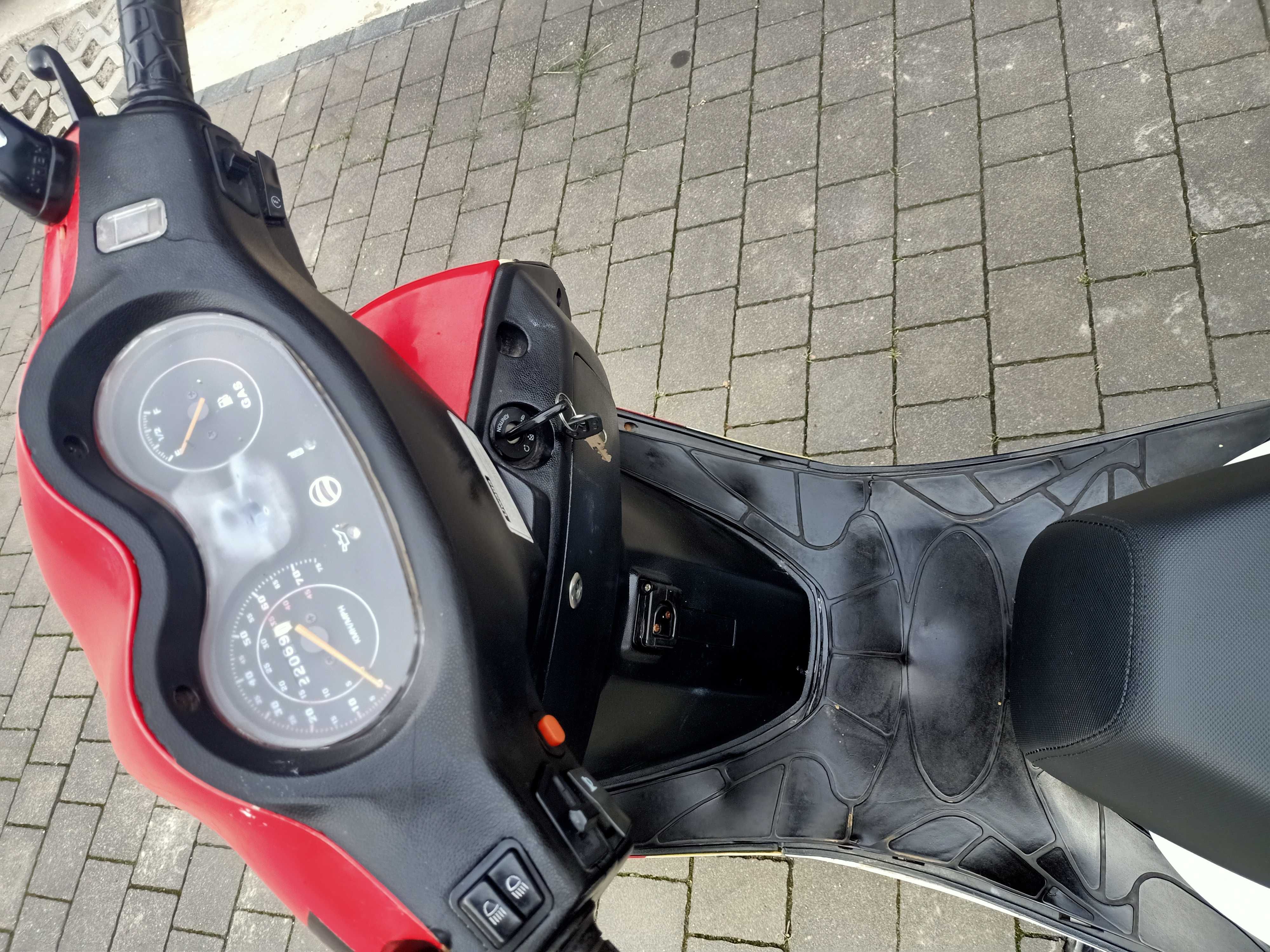 Skuter Zipp quantum GT5