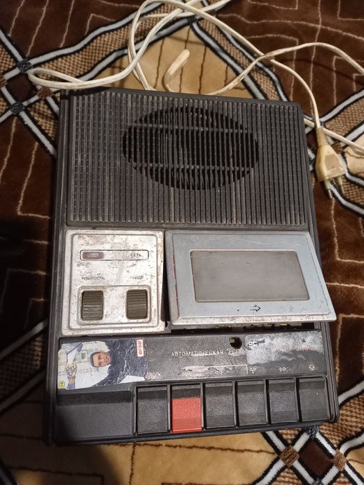 Магнитофон советских времен ,раритетный