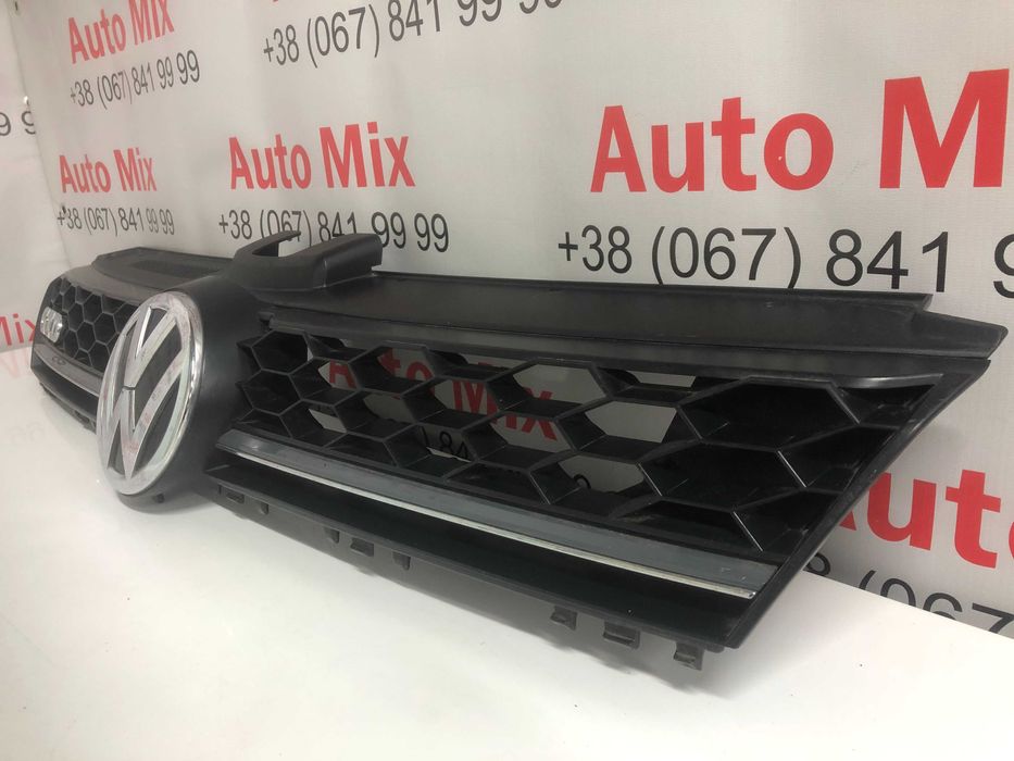 Решітка радіатора Volkswagen Golf 7 GTD 5G0853653J