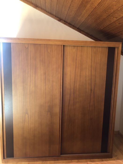 Roupeiro como novo. Tem apenas uns meses. Qualidade excelente.