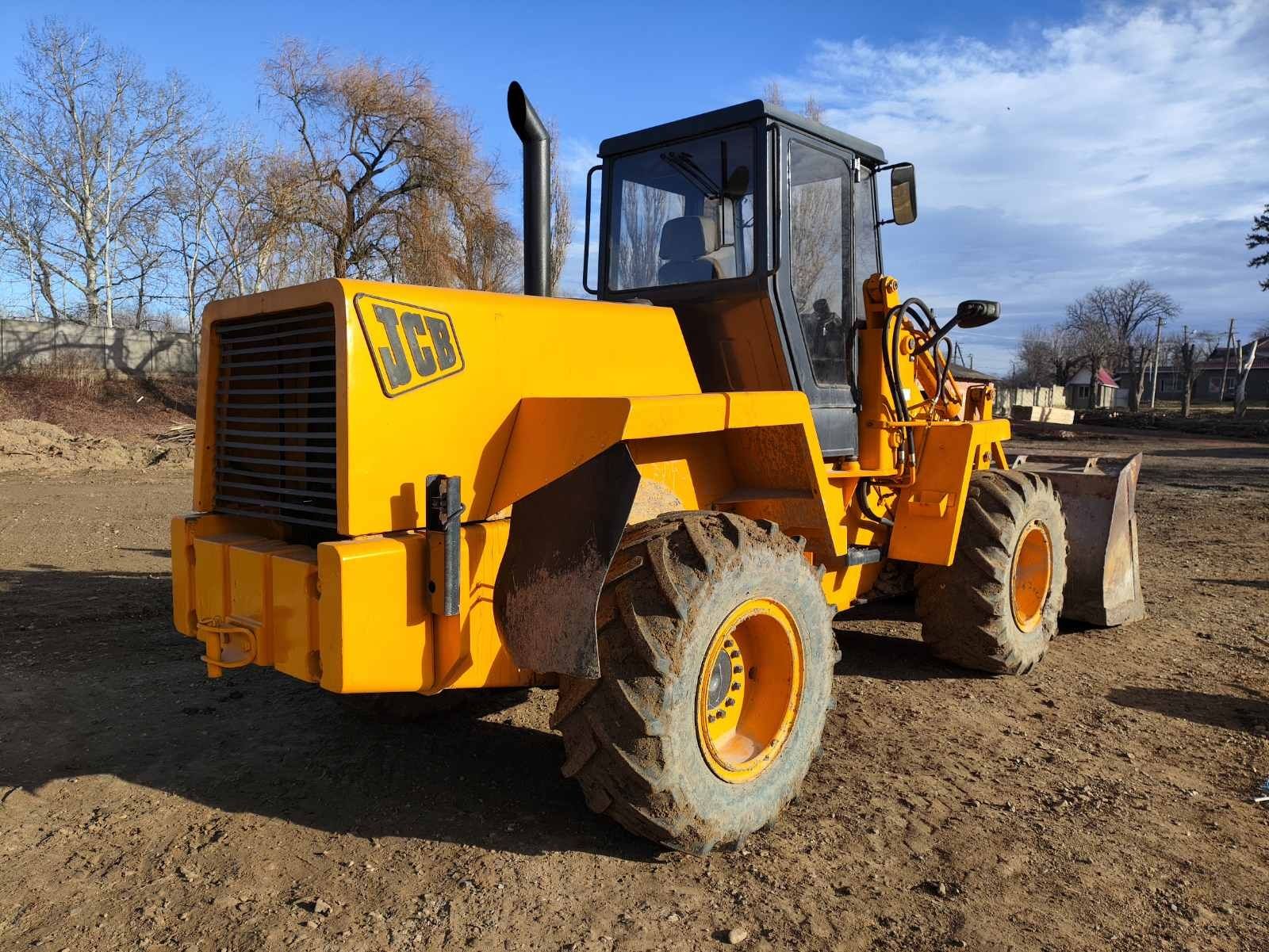 JCB 425 фронтальний навантажувач perkins 6