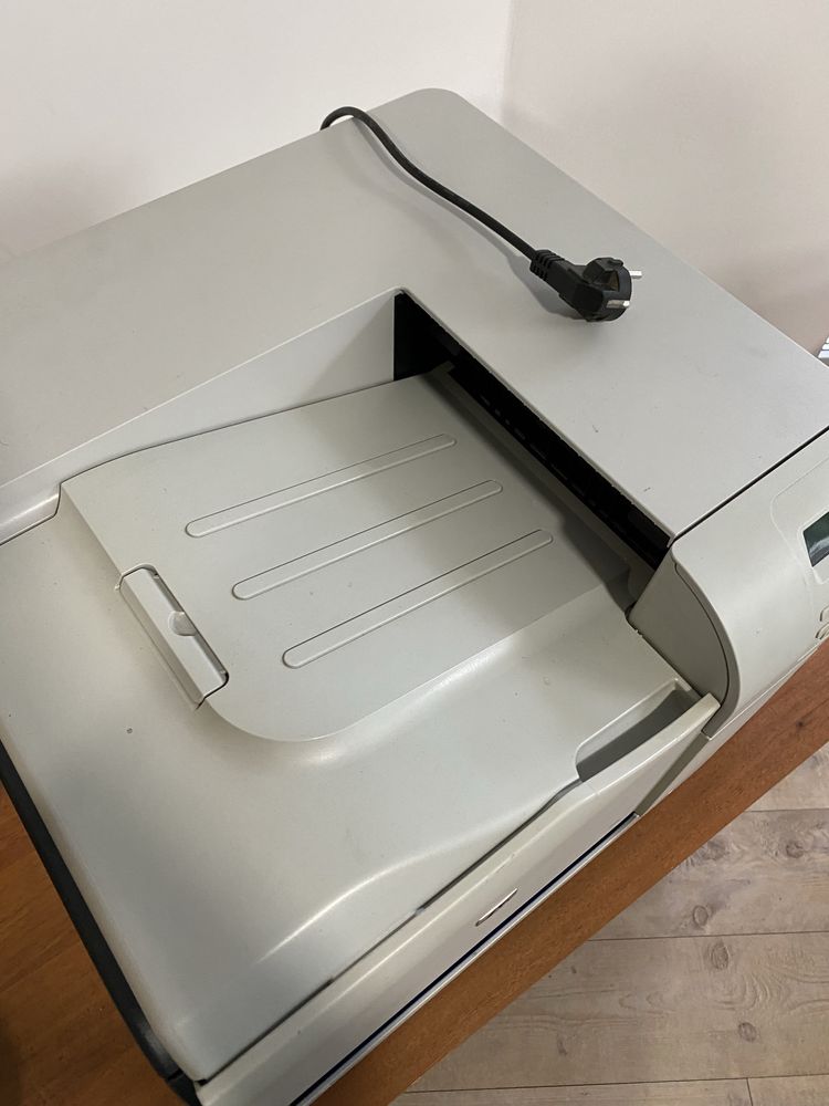 Принтер кольоровий HP color laser jet cp3525n