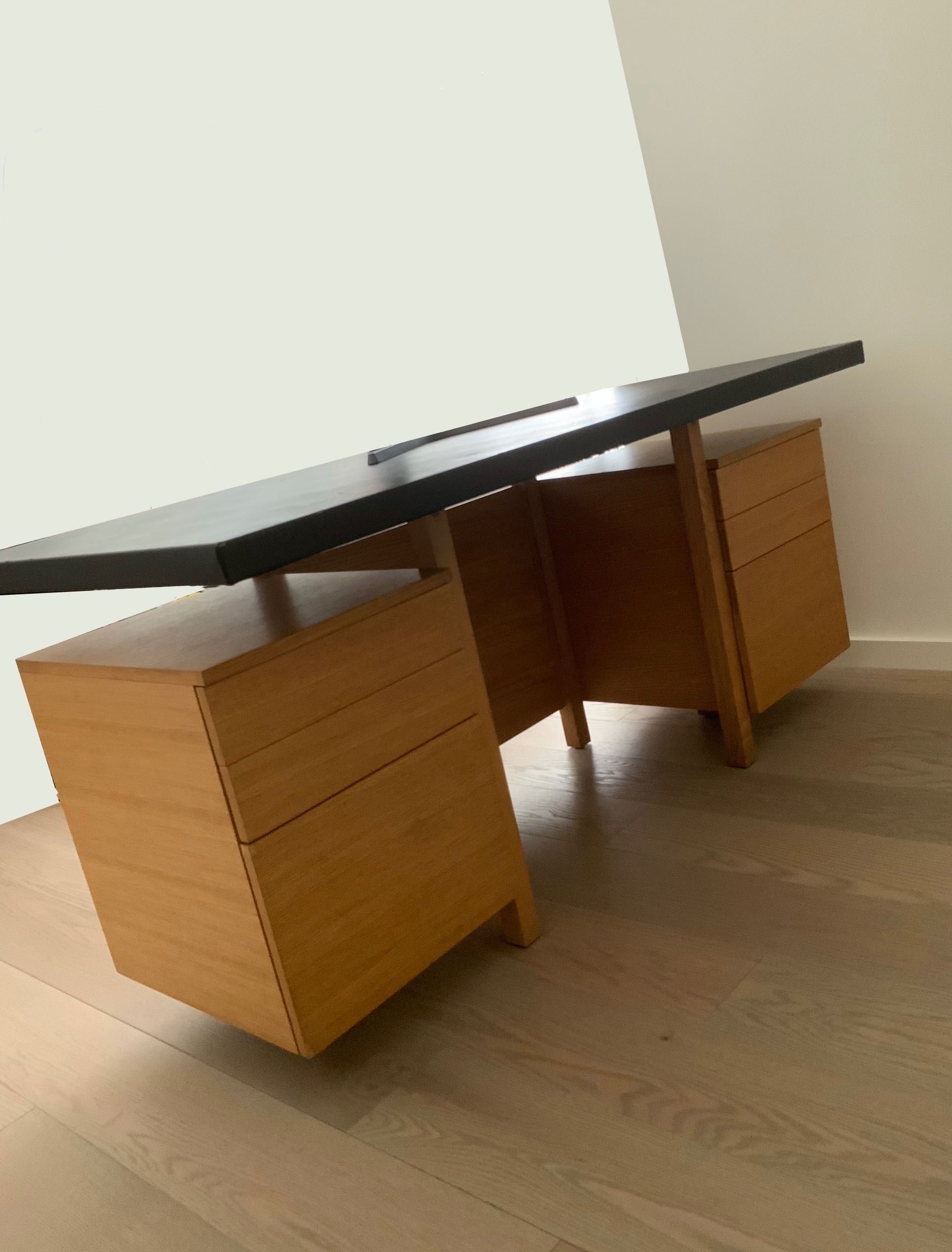 Secretaria madeira