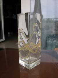 ręcznie zdobiony żyłkami wazon