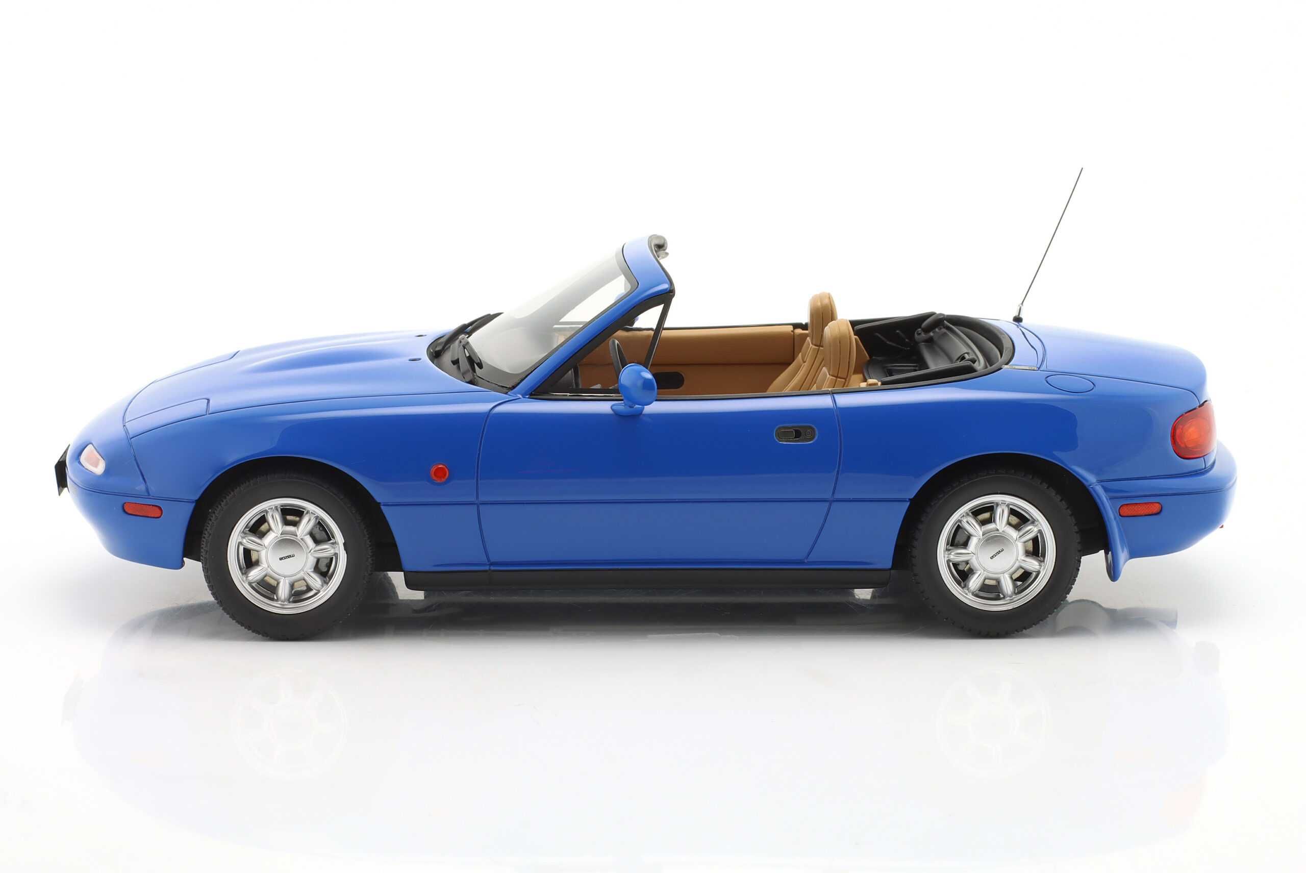 Model 1:18 Otto Mazda Miata MX-5 roadster 1990 blue (OT934)