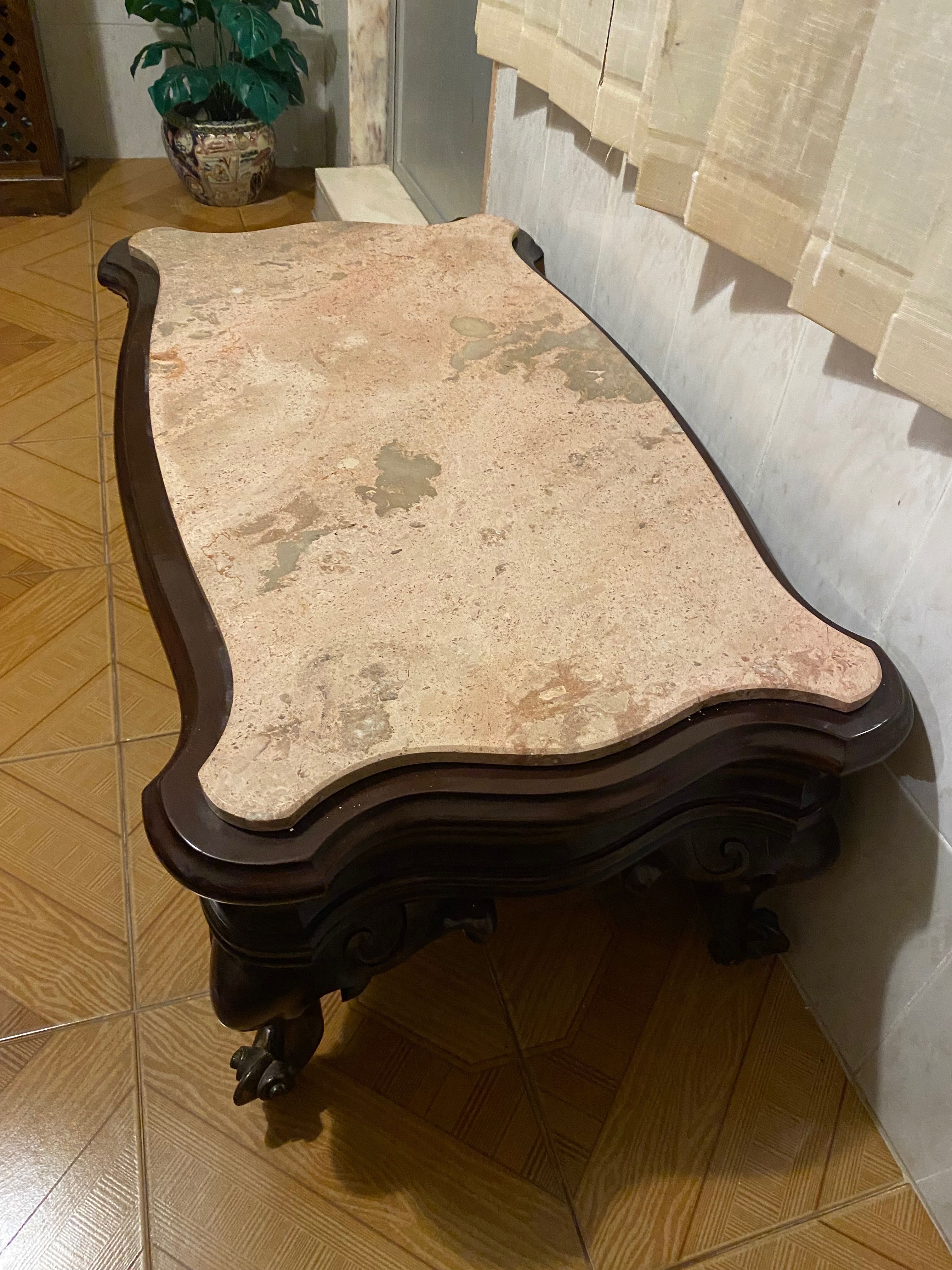 Mesa de centro , com tampo em mármore