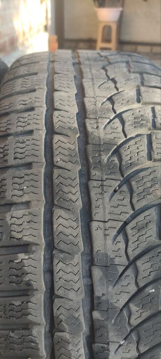 Резина зимняя 205/55r16 (3 штуки)