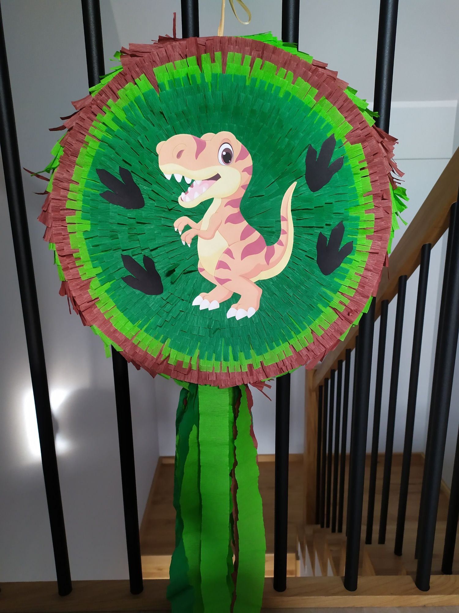 Piniata dinozaur z frędzlami