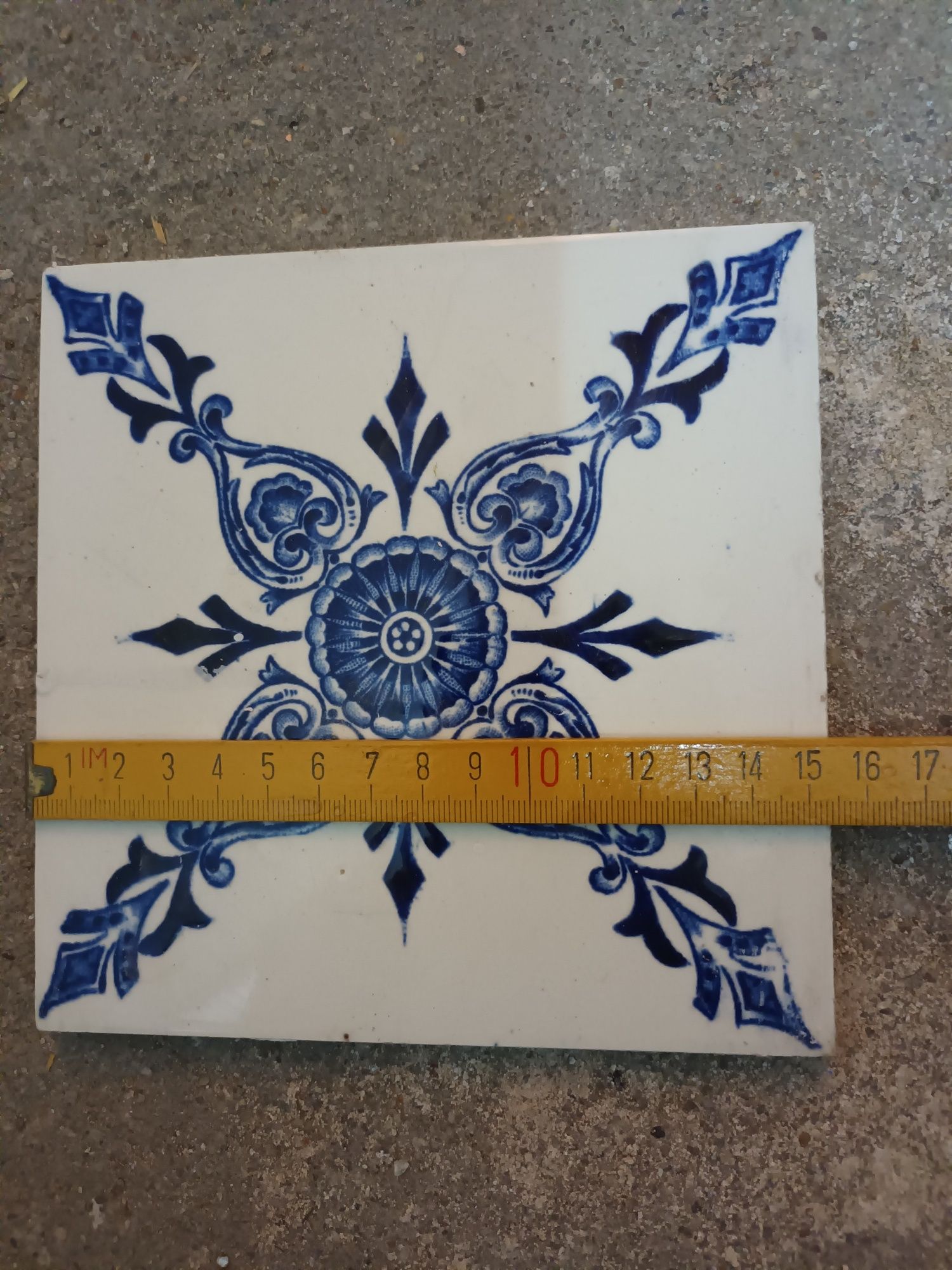 Azulejos da extinta fábrica Lusitânia