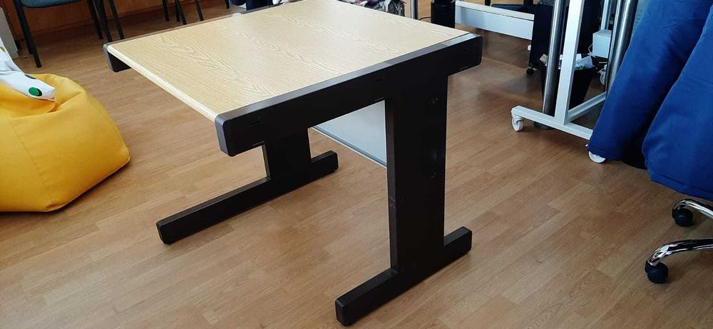 Mesa de canto em madeira