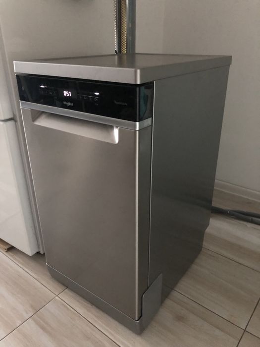 Zmywarka Whirlpool, 2 lata, stan idealny, 44.5 (szer.) x 60 x 85