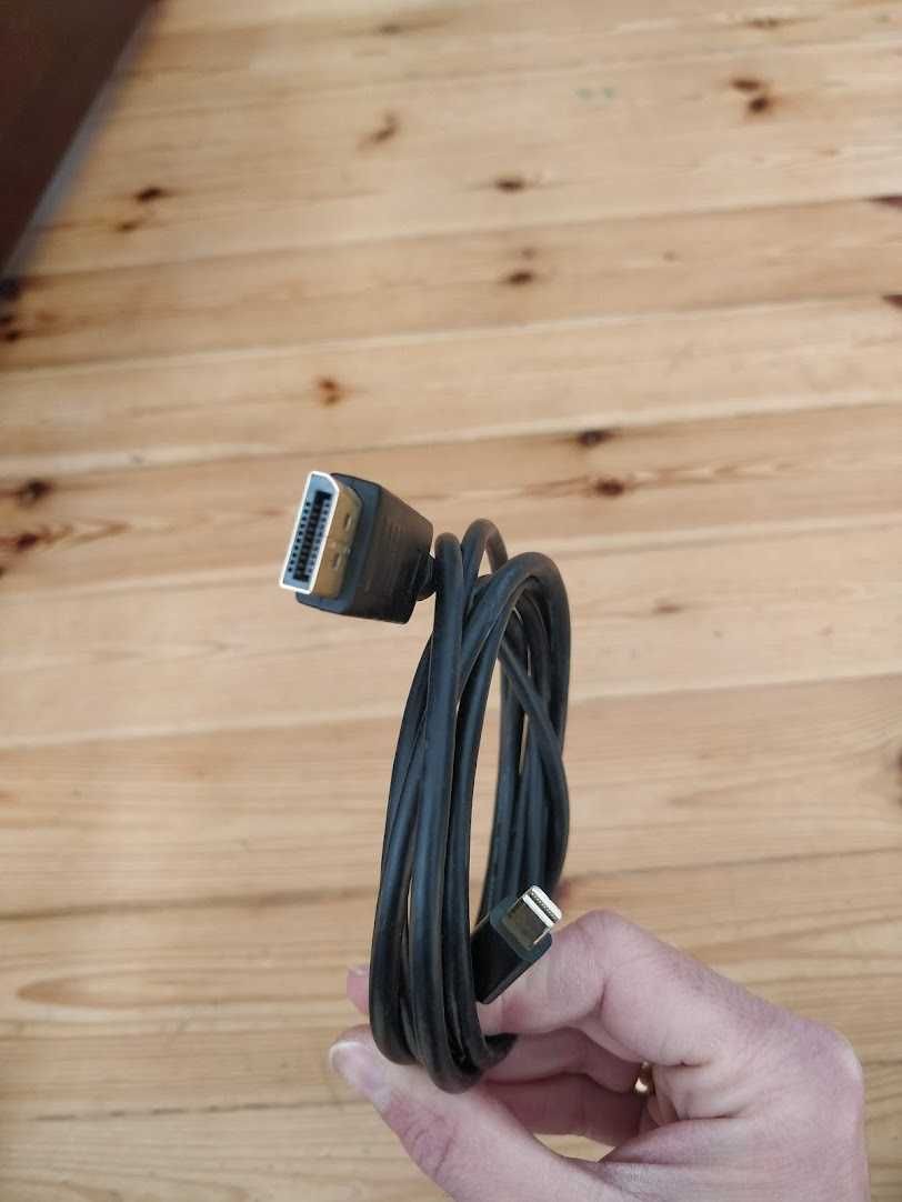 Przewody VGA, HDMI, display port, przejściówka DVI