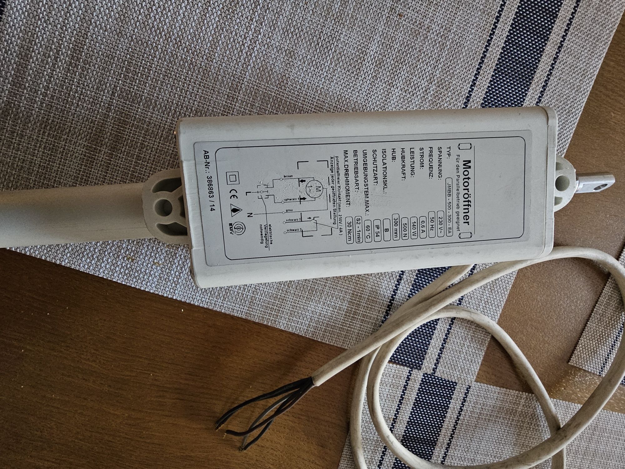 Siłownik JMBB elektryczny do okien i świetlików itp