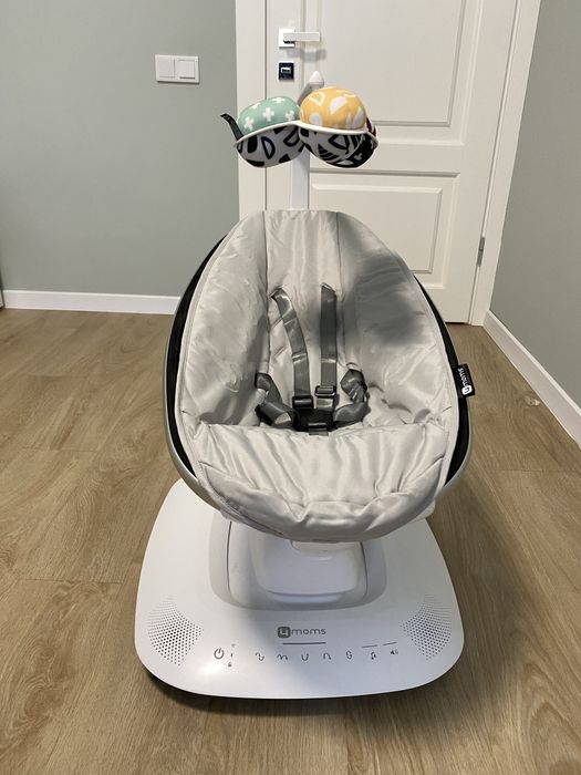 Заколисуючий центр, крісло гойдалка 4moms MamaRoo 5.0 grey classic
