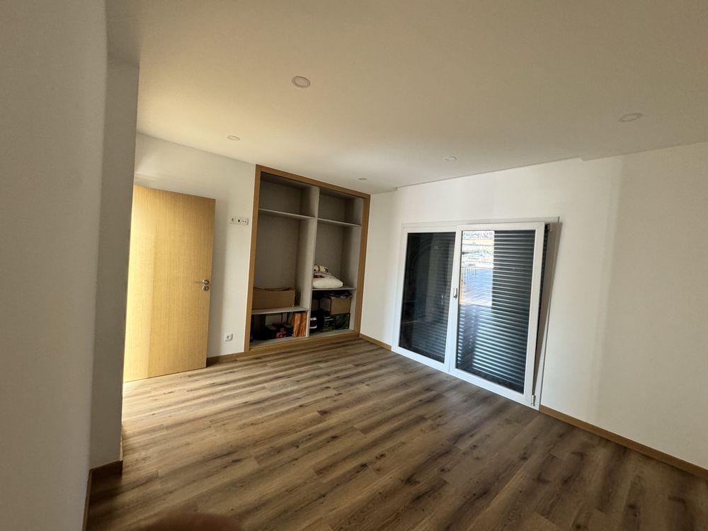 Moradia Moderna T4 com Piscina – a 10 minutos do Aeroporto de Lisboa